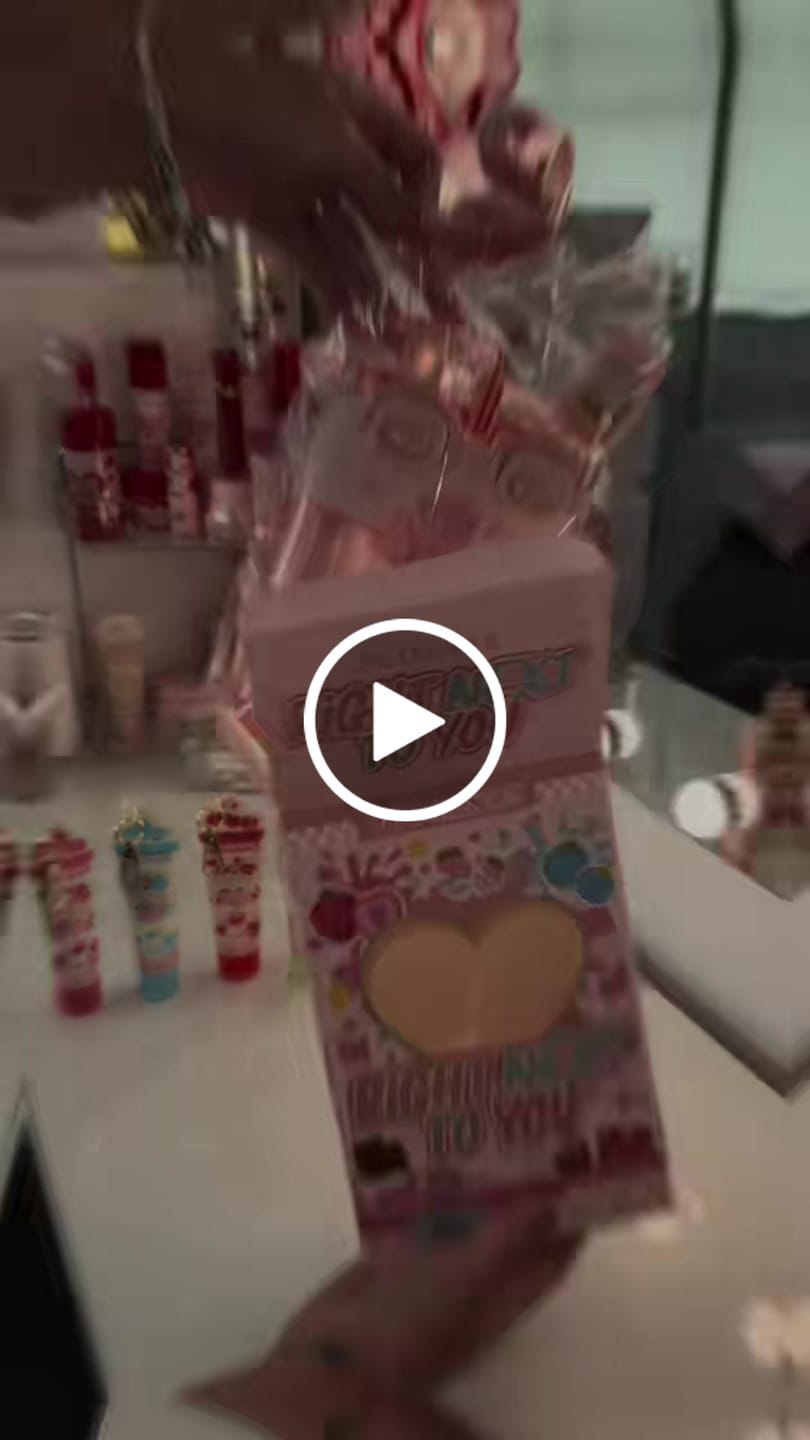 Customer video review of P. Louise Right Next To You Duo Bad Bitch Water Bottle - 780ml