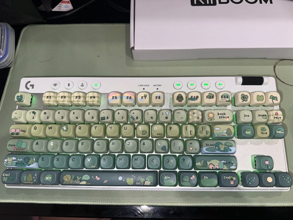 Customer photo review of KiiBOOM X Cosydiaries Rainy Froggy Day Keycap Set