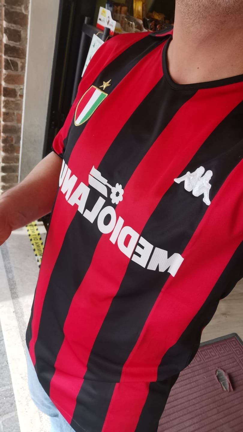 Customer photo review of MAGLIA RETRO MILAN HOME 1988/89