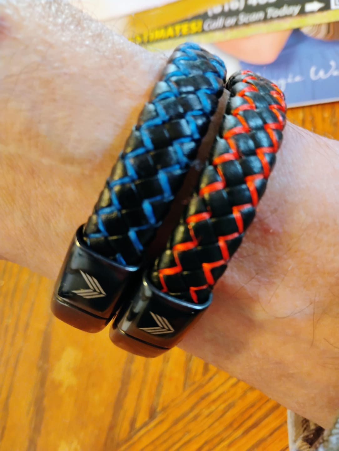 Customer photo review of Vertig Magnetic Leather Bracelet Black Red