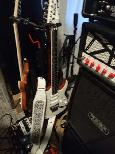 Customer photo review of Zero-Gravity Strap for Guitar & Bass