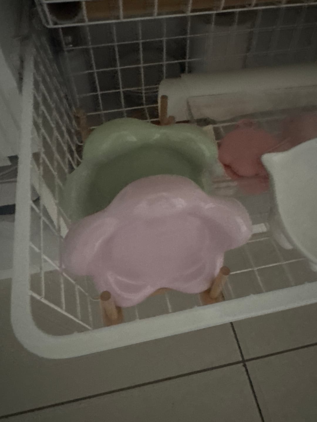 Customer photo review of Flower-Shaped Ceramic Pet Food Plate Cat Bowl