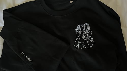 Customer photo review of Hoodie Retrato Line Art Personalizável