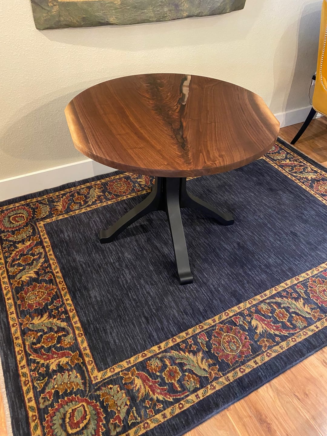 Customer photo review of Table Base 213 Wishbone 28H for Round Dining Tabletop