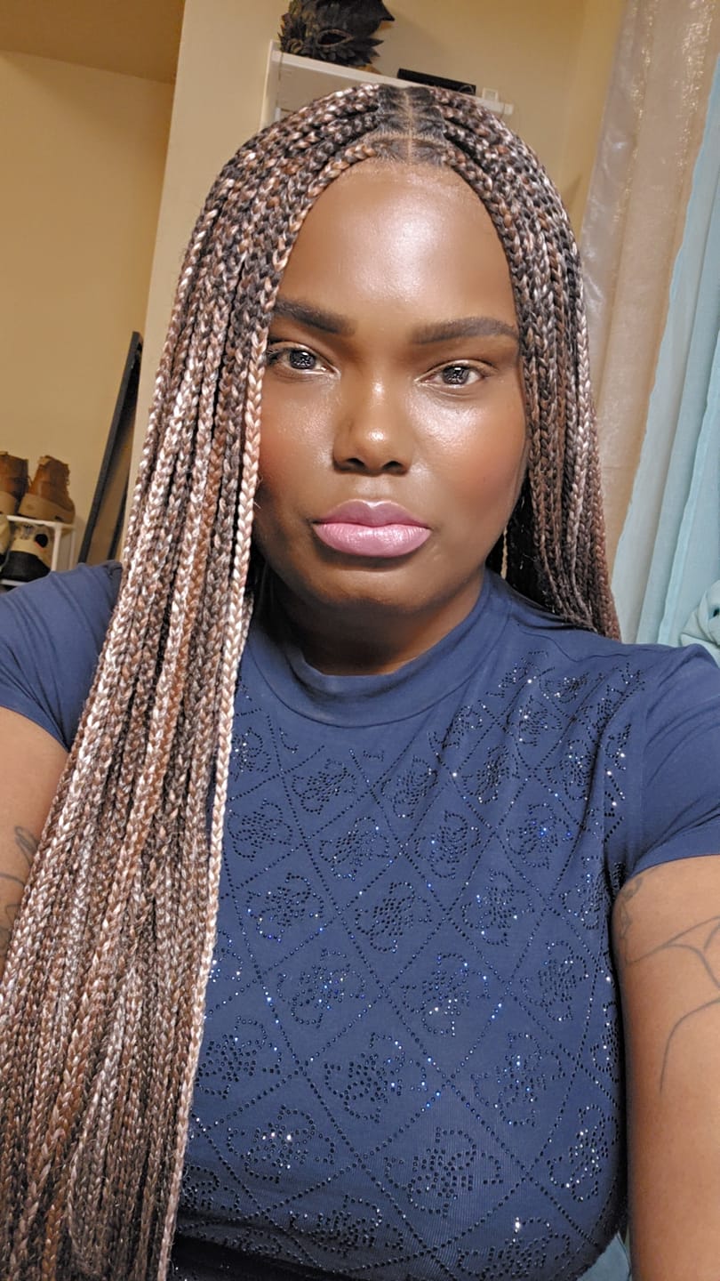 Customer photo review of Swiss HD Full Lace Knotless Micro Box Braided Wig 36" 200 Strands