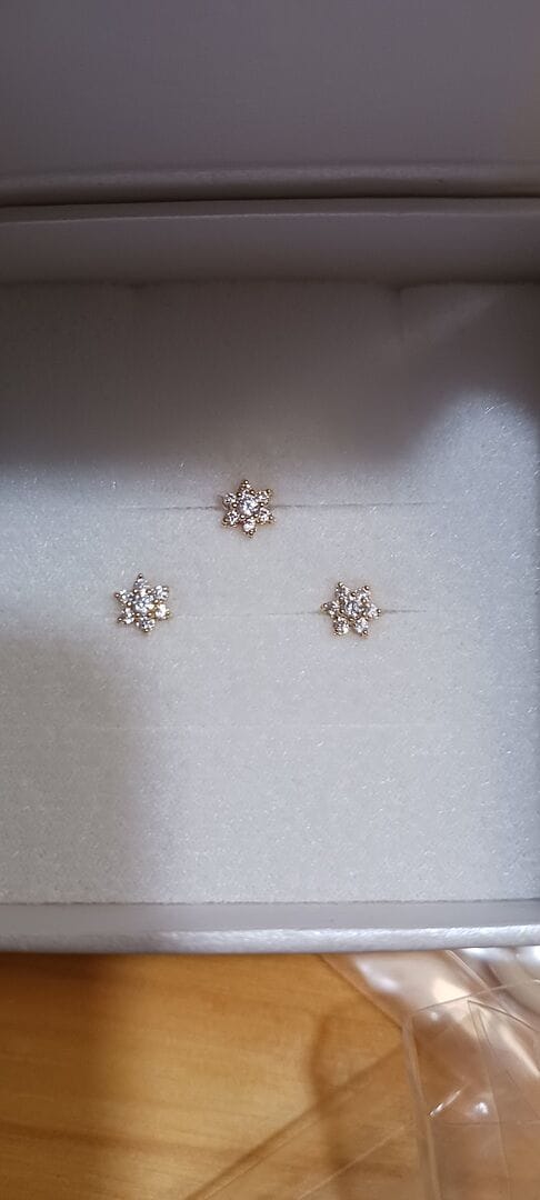 Customer photo review of 14K Gold Lovely Flower Internally Threaded Labret Piercing 18g16g
