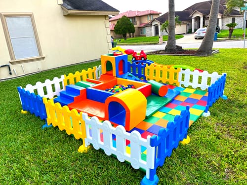 Customer photo review of Area 10ft x 10ft Plastic Fences No-Gates / Multicolors