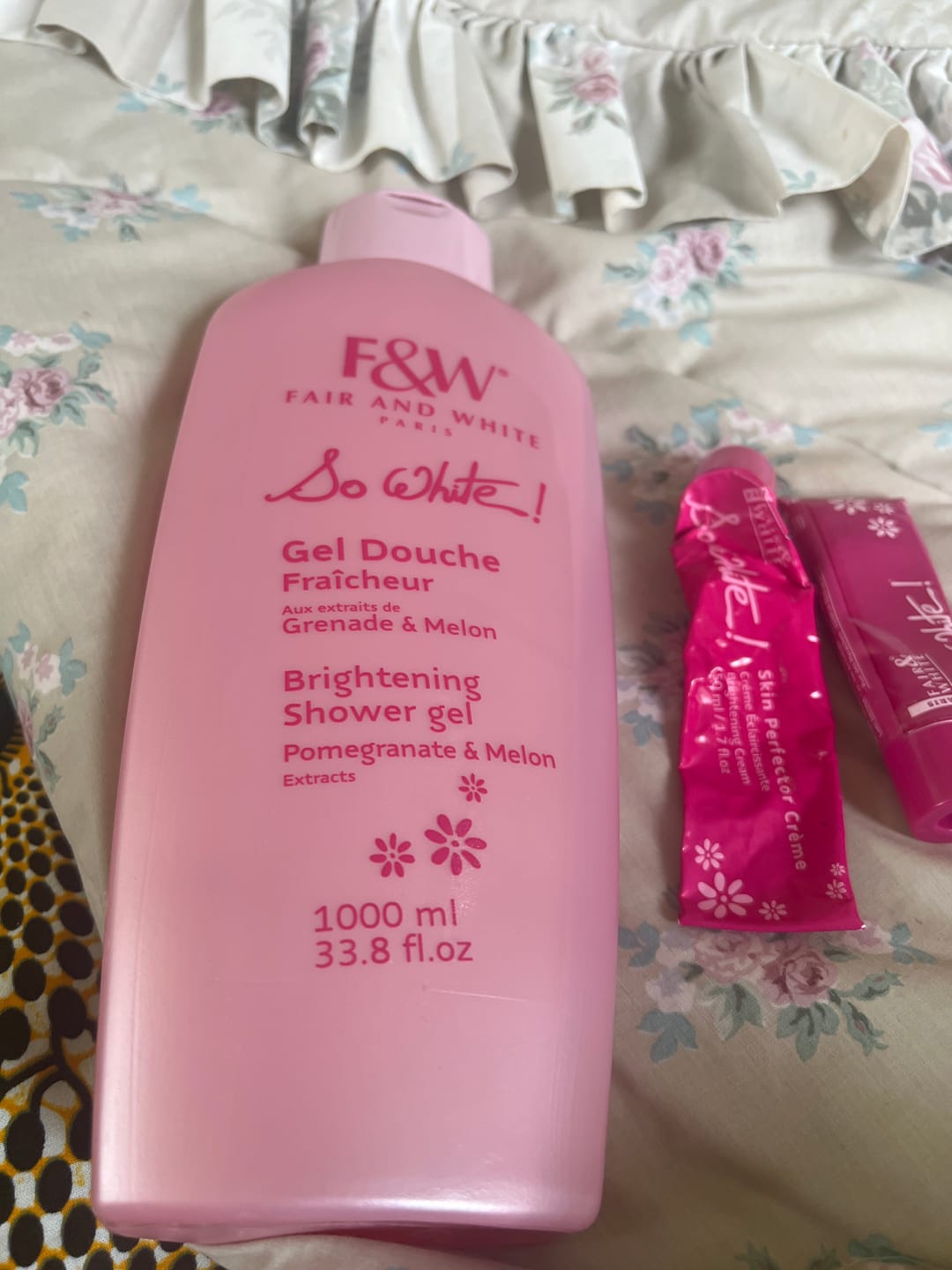 Customer photo review of Fair and White So White! Refreshing Shower Gel With Pomegranate And Melon Extracts (Jumbo-1000ml / 33.81 fl oz)