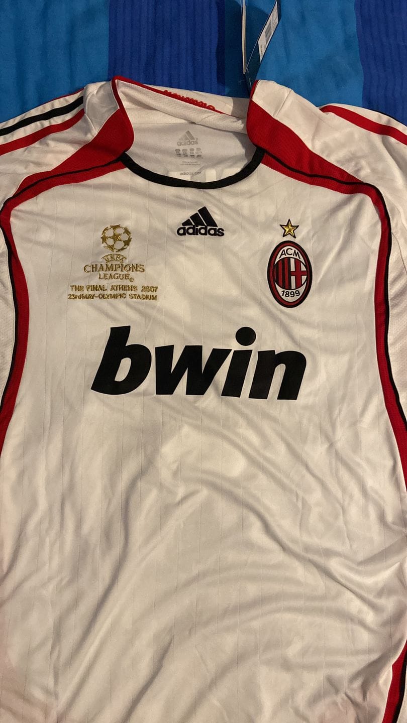 Customer photo review of MAGLIA RETRO MILAN TRASFERTA FINALE DI CHAMPIONS 2006/07