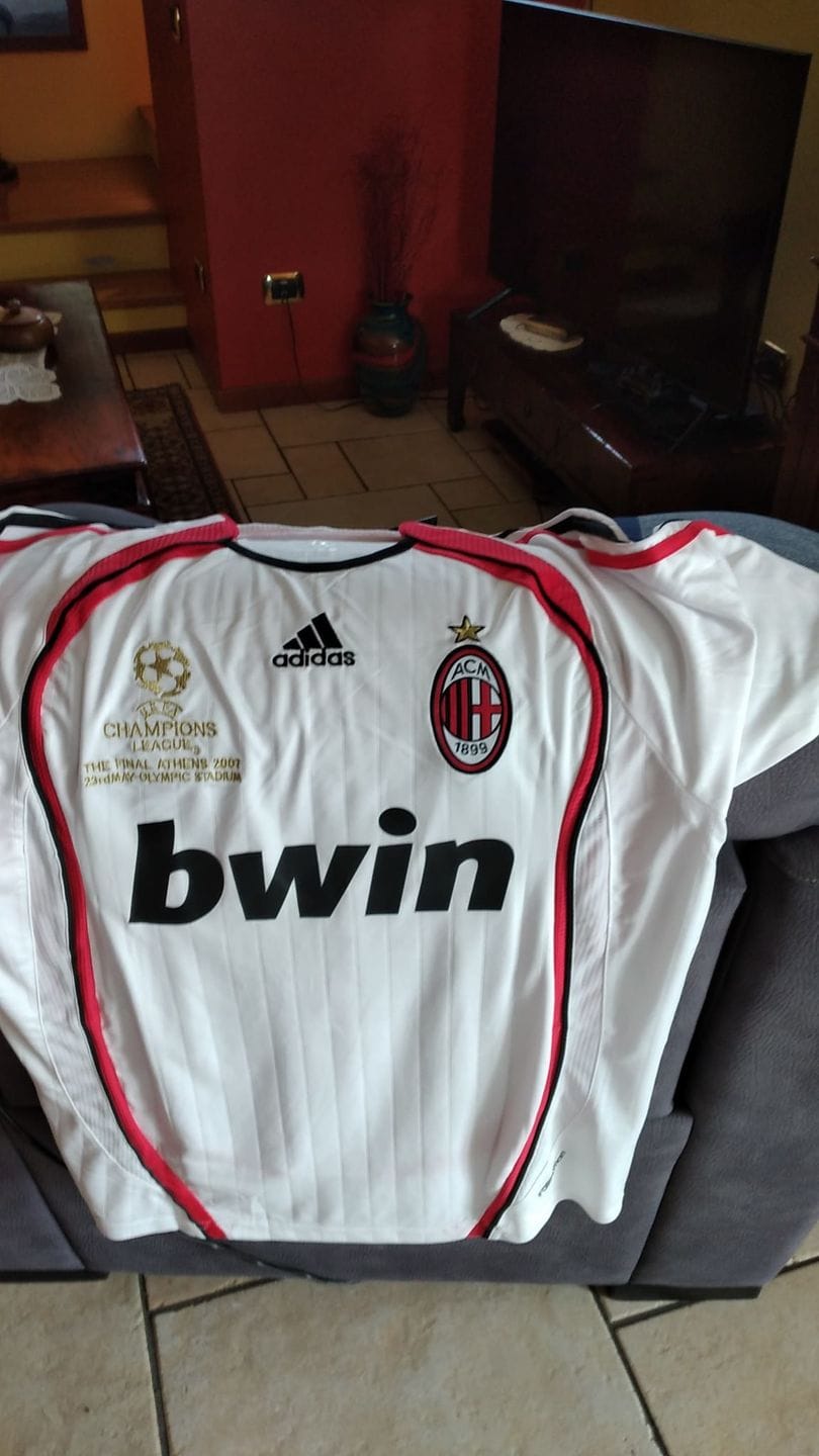 Customer photo review of MAGLIA RETRO MILAN TRASFERTA FINALE DI CHAMPIONS 2006/07