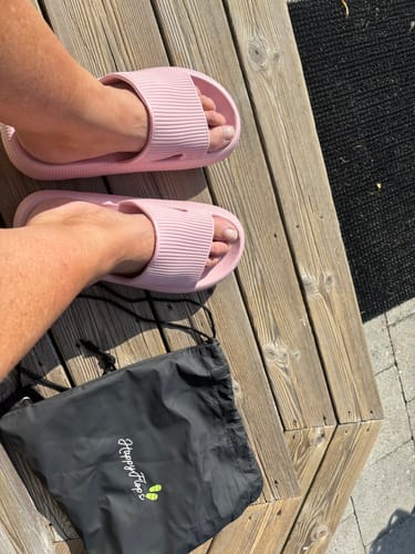 Customer photo review of HappyFlops