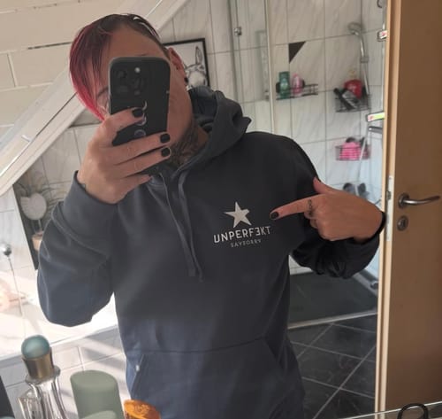 Customer photo review of Organic unisex Hoodie »Unperfekt« Stern vorne bestickt, hinten bedruckt