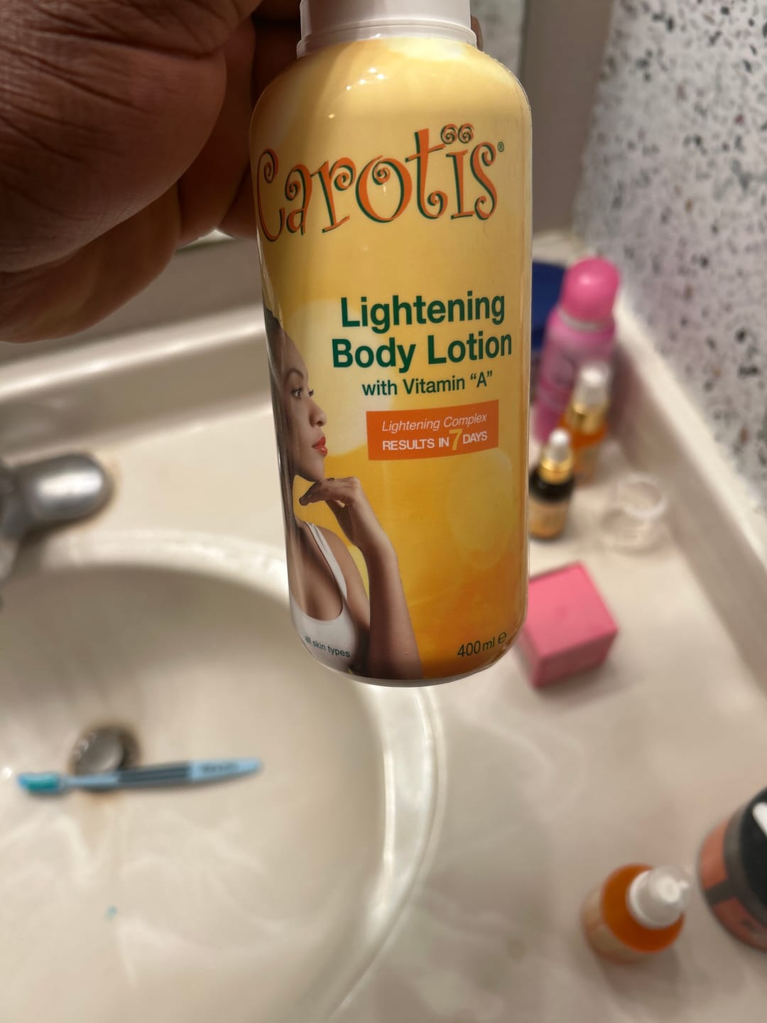 Customer photo review of Carotis Shea Butter Carrot Body Wash With Vitamin A 1000ml / 33.8 fl oz