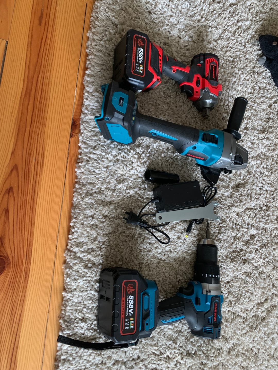 Customer photo review of ONEVAN 1/2" 1200N·m Impact Wrench & 125mm Grinder & 13mm Drill Brushless Cordless 3‑Pc. Combo Kit 6.0Ah