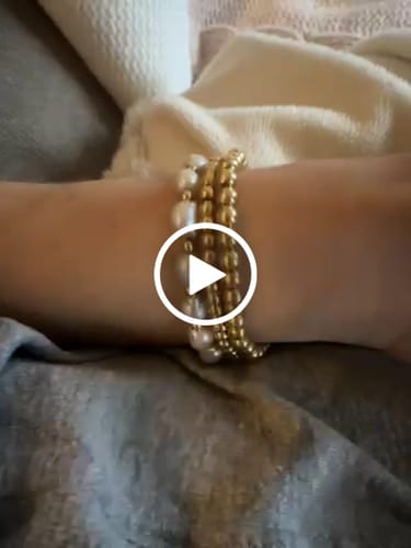 Customer video review of baroque juno bracelet triple stack (4+5+7mm)