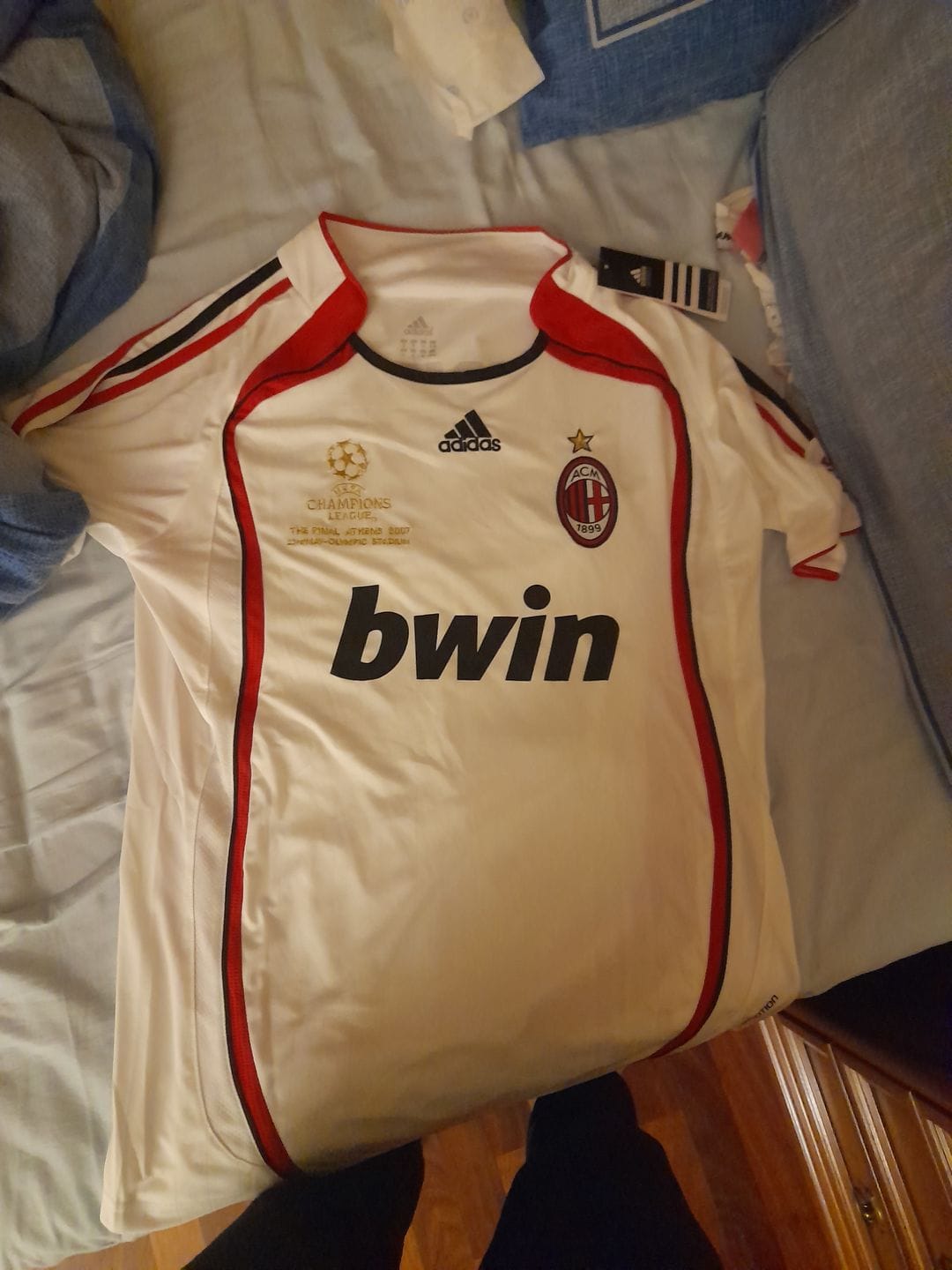 Customer photo review of MAGLIA RETRO MILAN TRASFERTA FINALE DI CHAMPIONS 2006/07