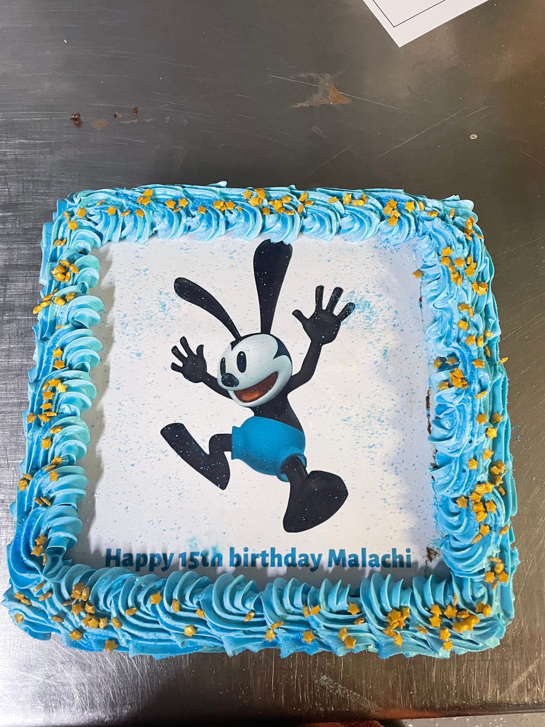 Customer photo review of 19 cm x 19 cm Square Pre-cut Custom Edible Icing Image