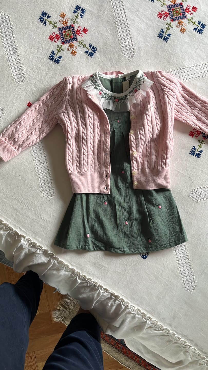 Customer photo review of Vestido español con bordado floral y tul