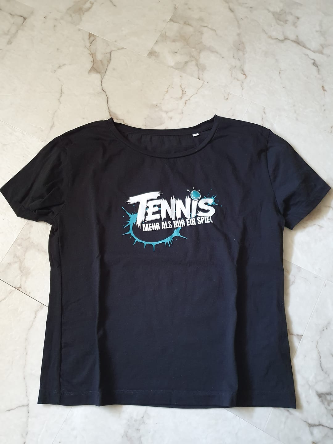 Customer photo review of Mehr als nur ein Spiel | Premium Damen T-Shirt