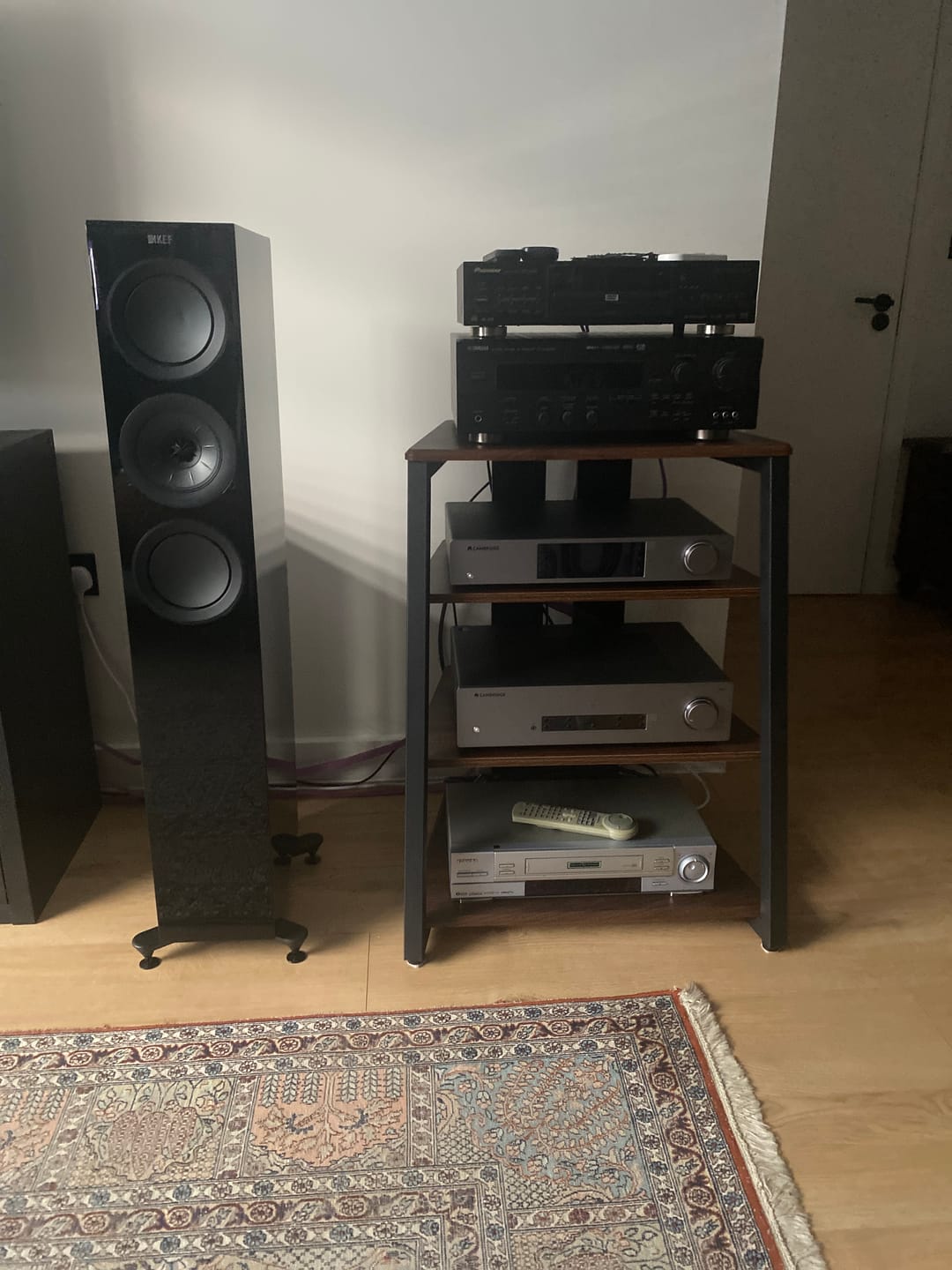 Customer photo review of Eiffel F07 Audio Rack