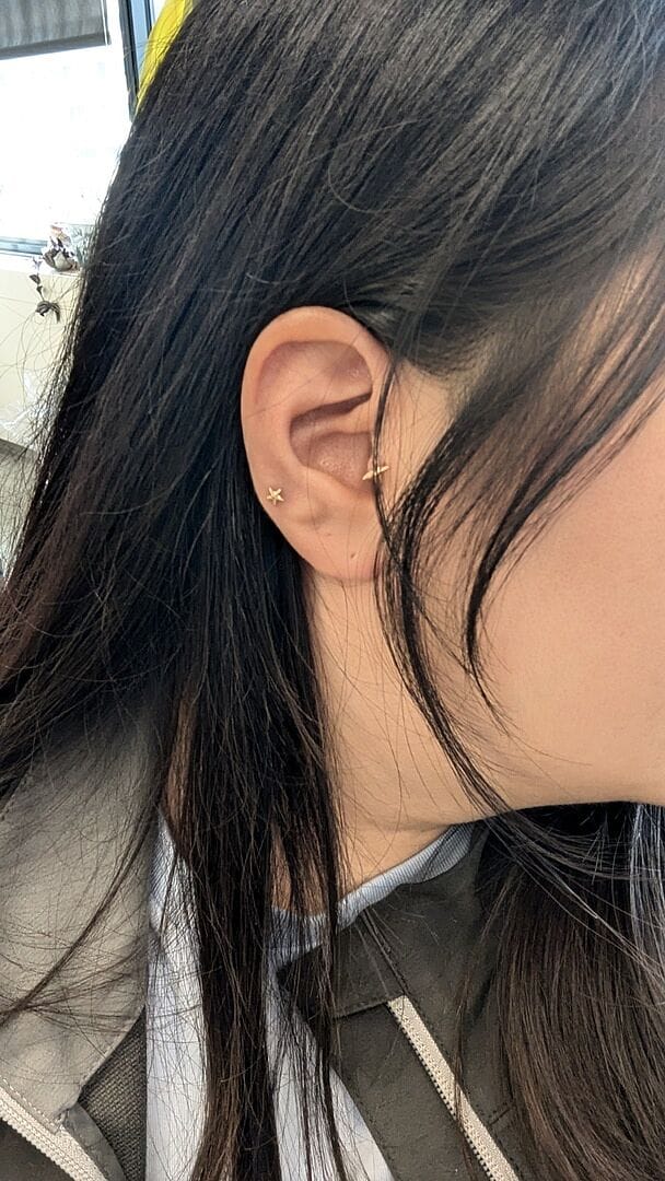 Customer photo review of 14K Gold Wishes Internally Threaded Labret Piercing 20G