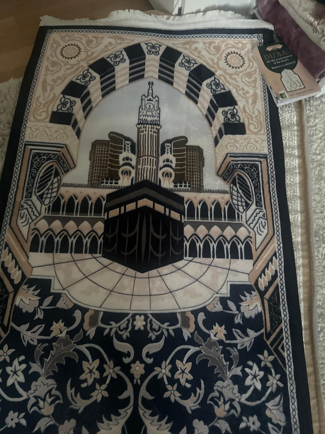 Customer photo review of Floral Kaaba  Padded Prayer Mat