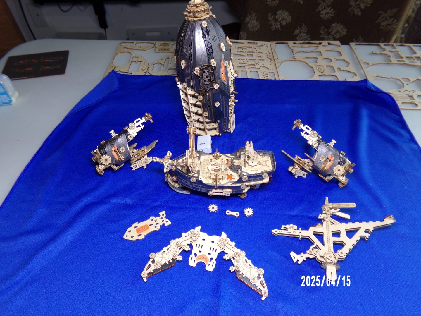 Customer photo review of Rokrgeek Steampunk Airships 3D Wooden Puzzle