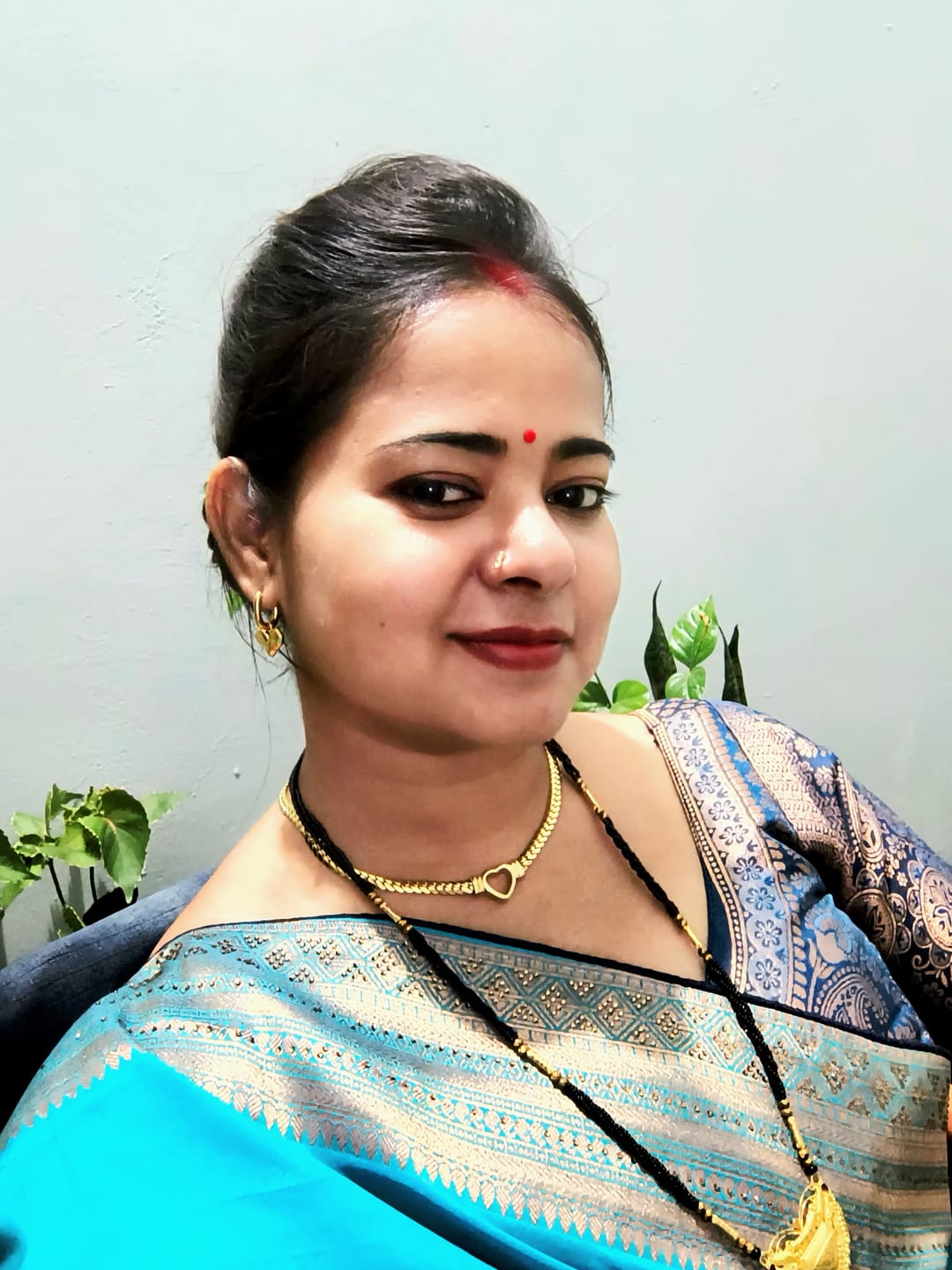 Customer photo review of Peripheral Heart Earrings