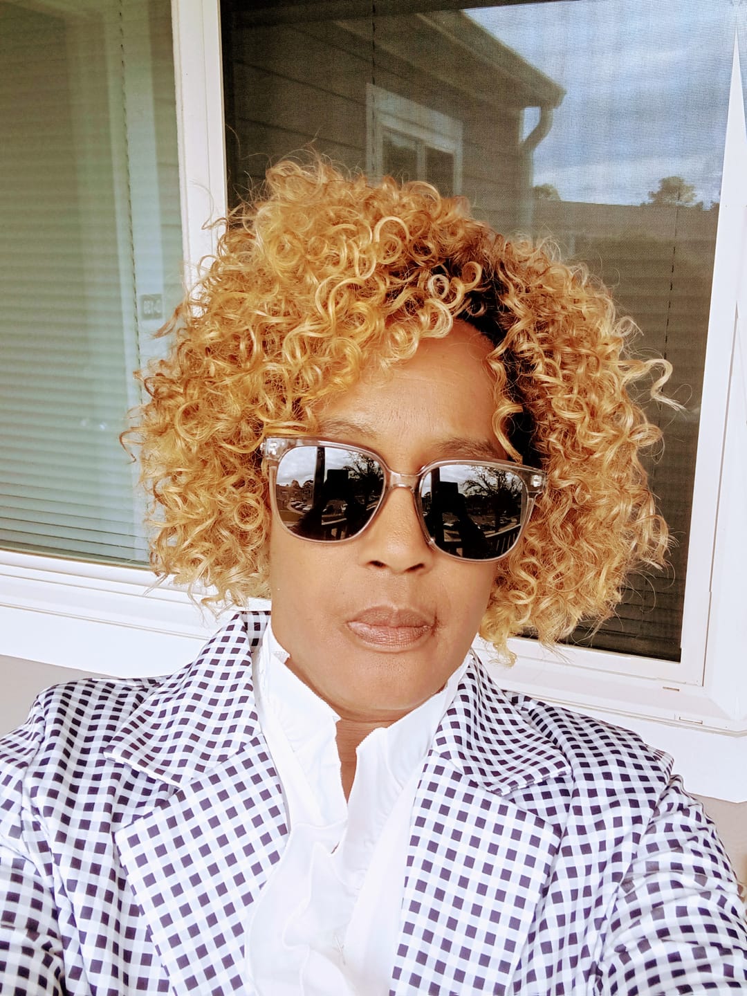Customer photo review of Outre Wig Pop Full Wig - TATI