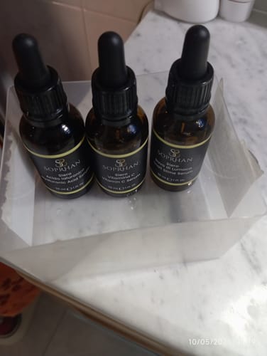 Customer photo review of Sieri Acido Ialuronico + Vitamina C + Bava di Lumaca - 3 al Prezzo di 1 (30ml per Siero)