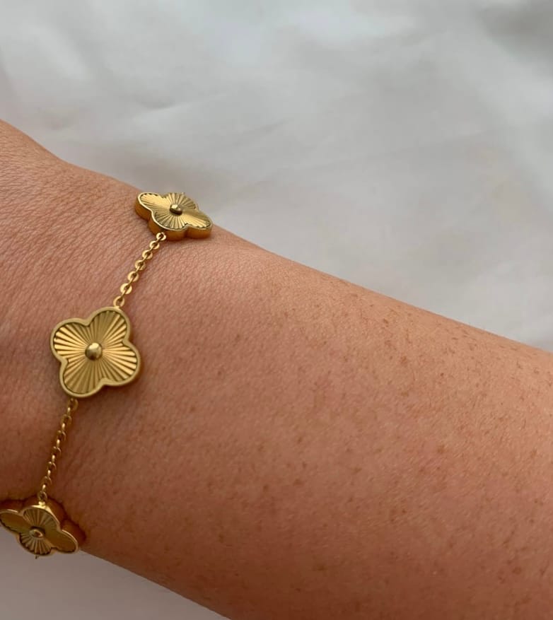Customer photo review of Shine Clover Armband | 18K vergoldet