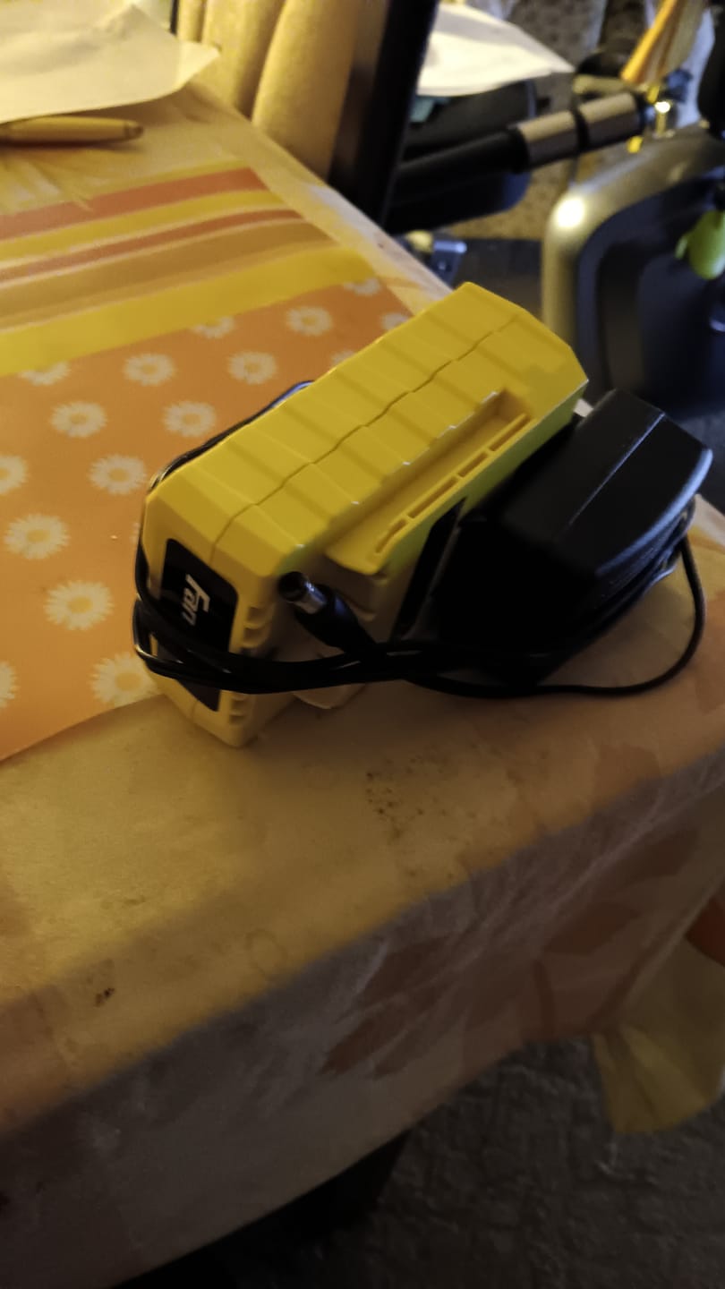 Customer photo review of FANZTOOL 20V System Akku Batterie Ladegerät Ladestation (Ladegerät speed)