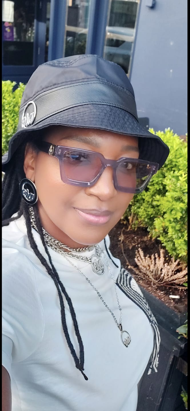 Customer photo review of Black Billy Bucket Hat