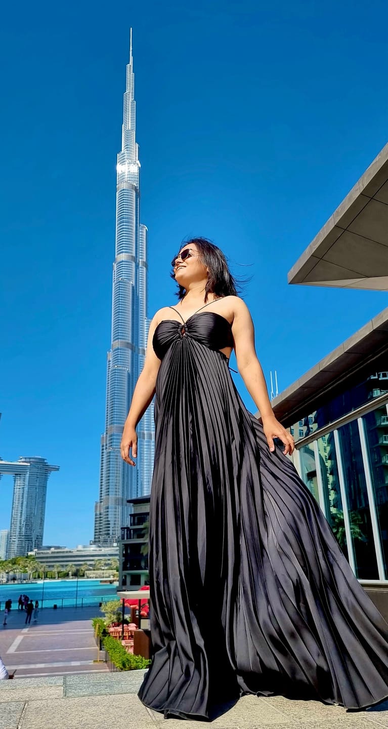 Customer photo review of Hay Luxe Pleated Flowy Maxi Dress