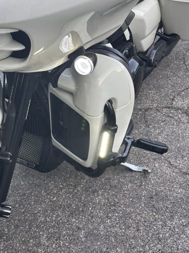 Customer photo review of HR3 Bonneville Salt Pearl Vented Lower Fairing Kit For Harley Touring models 2014-2024