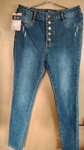 Customer photo review of Jeans Skinny Azul Focalizado 5 Botones | Modelo EZ24911 (B6) | Moda Estroz | Venta Por Mayor