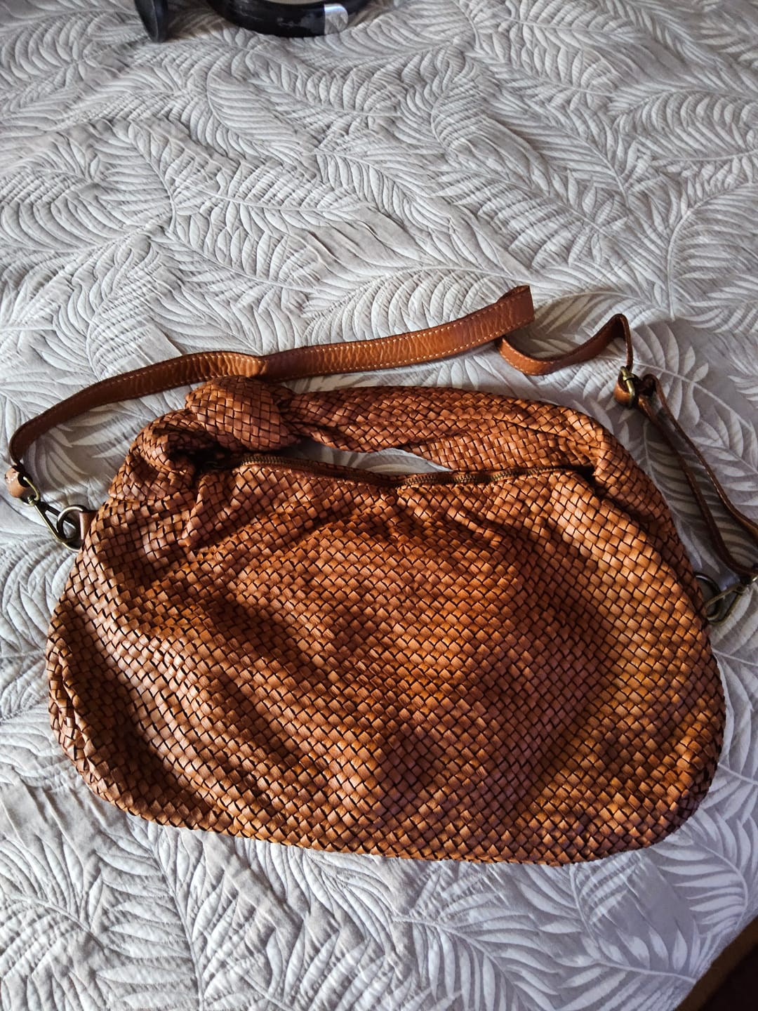 Customer photo review of Cartera tejida Cuero Café