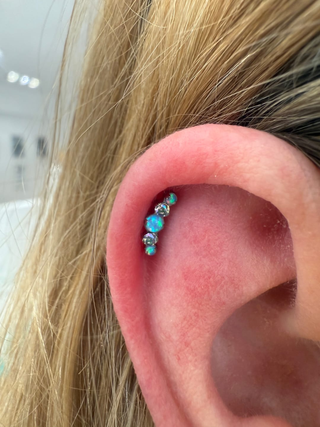 Customer photo review of Junipurr Titanium Flatback Labret Threadless