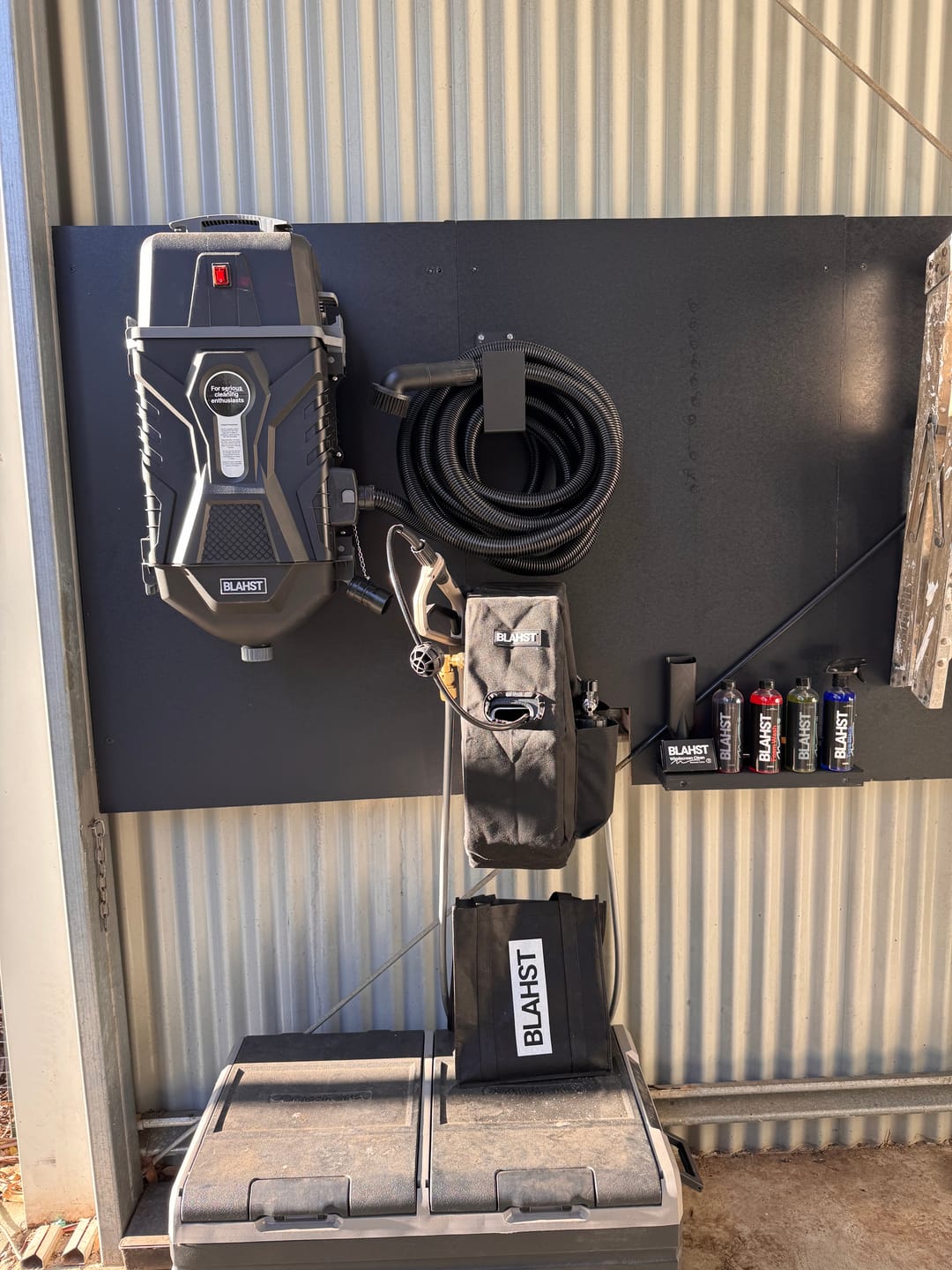 Customer photo review of K21 Wall-Mounted Vacuum