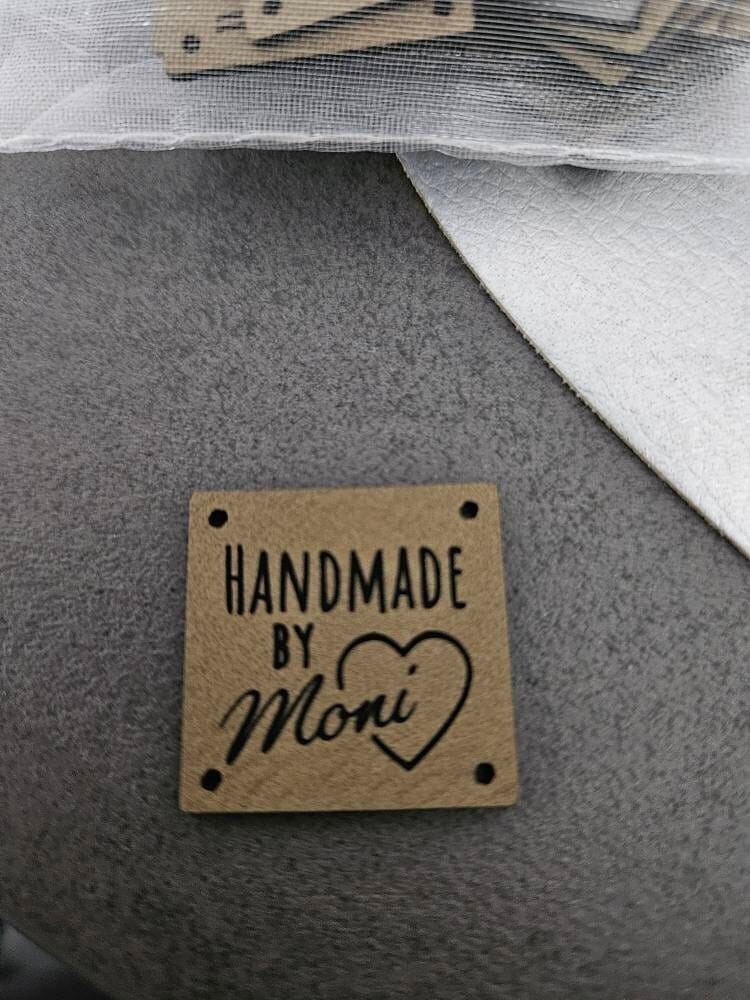 Customer photo review of Kunstleder Labels personalisiert mit Name oder Logo