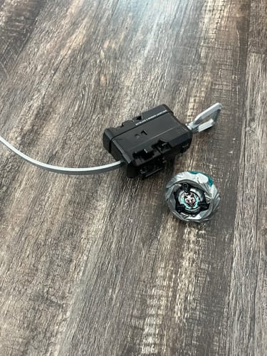 Customer photo review of Takara tomy Beyblade X UX-08 Silver Wolf 3-80FB Starter