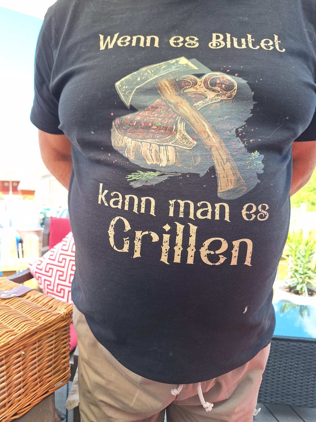 Customer photo review of Wenn es blutet kann man es Grillen   - Herren Shirt