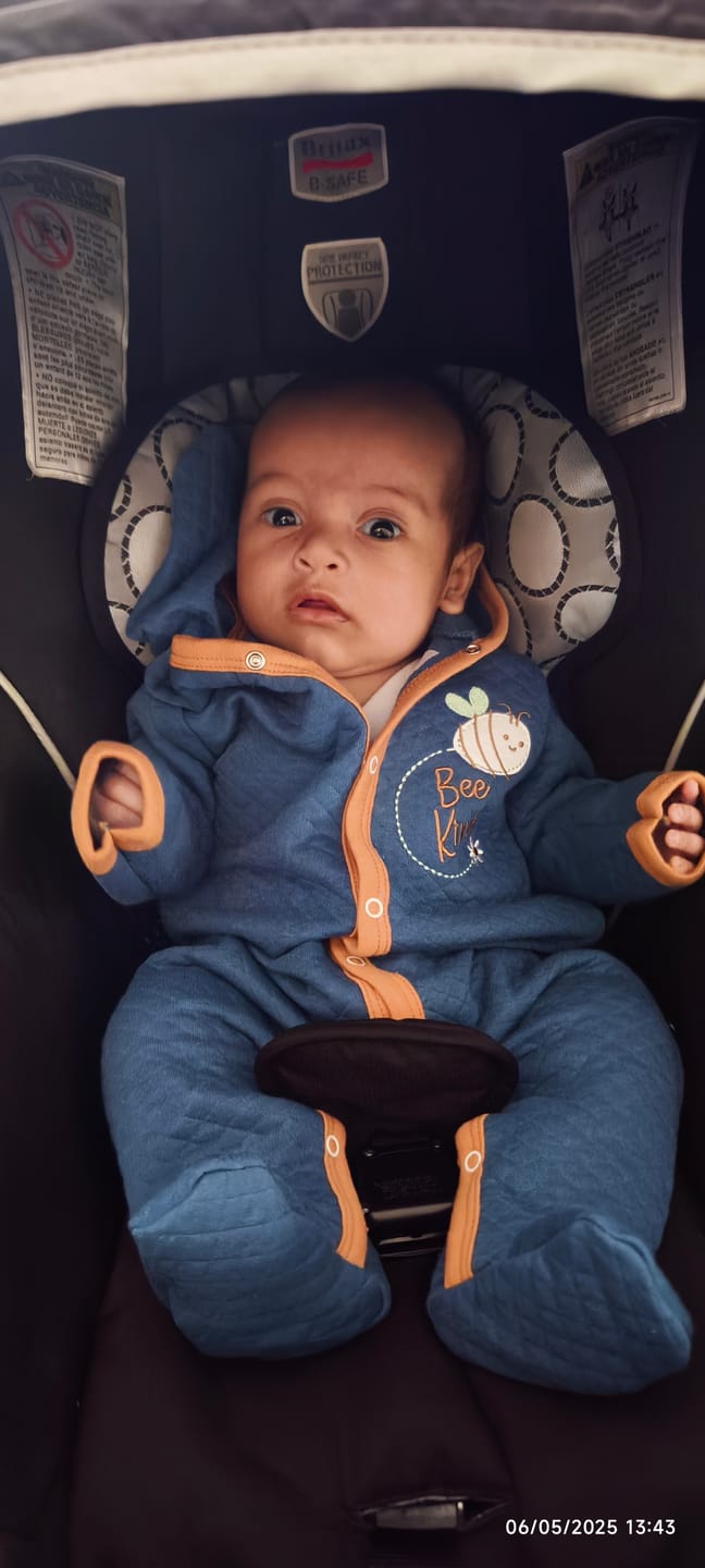 Customer photo review of Enterito de algodón abrigado abejita azul