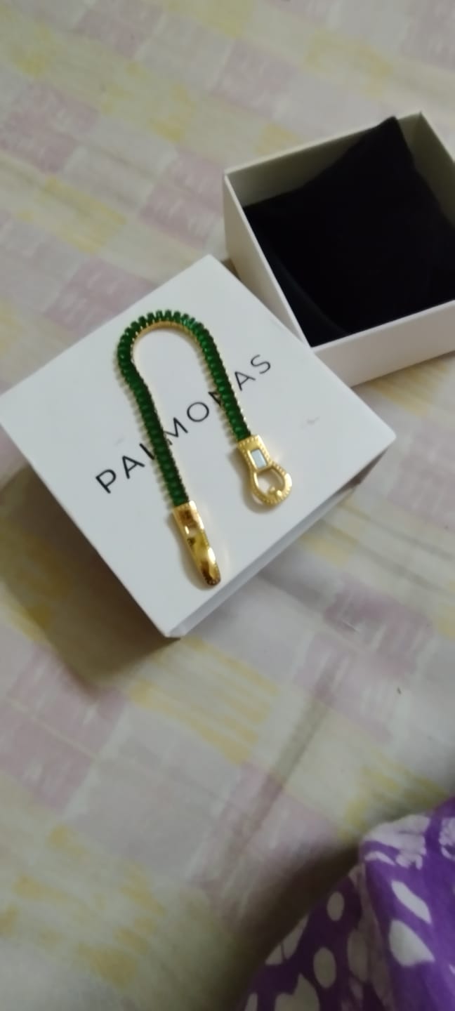 Customer photo review of Emerald Link Green Stone Bracelet