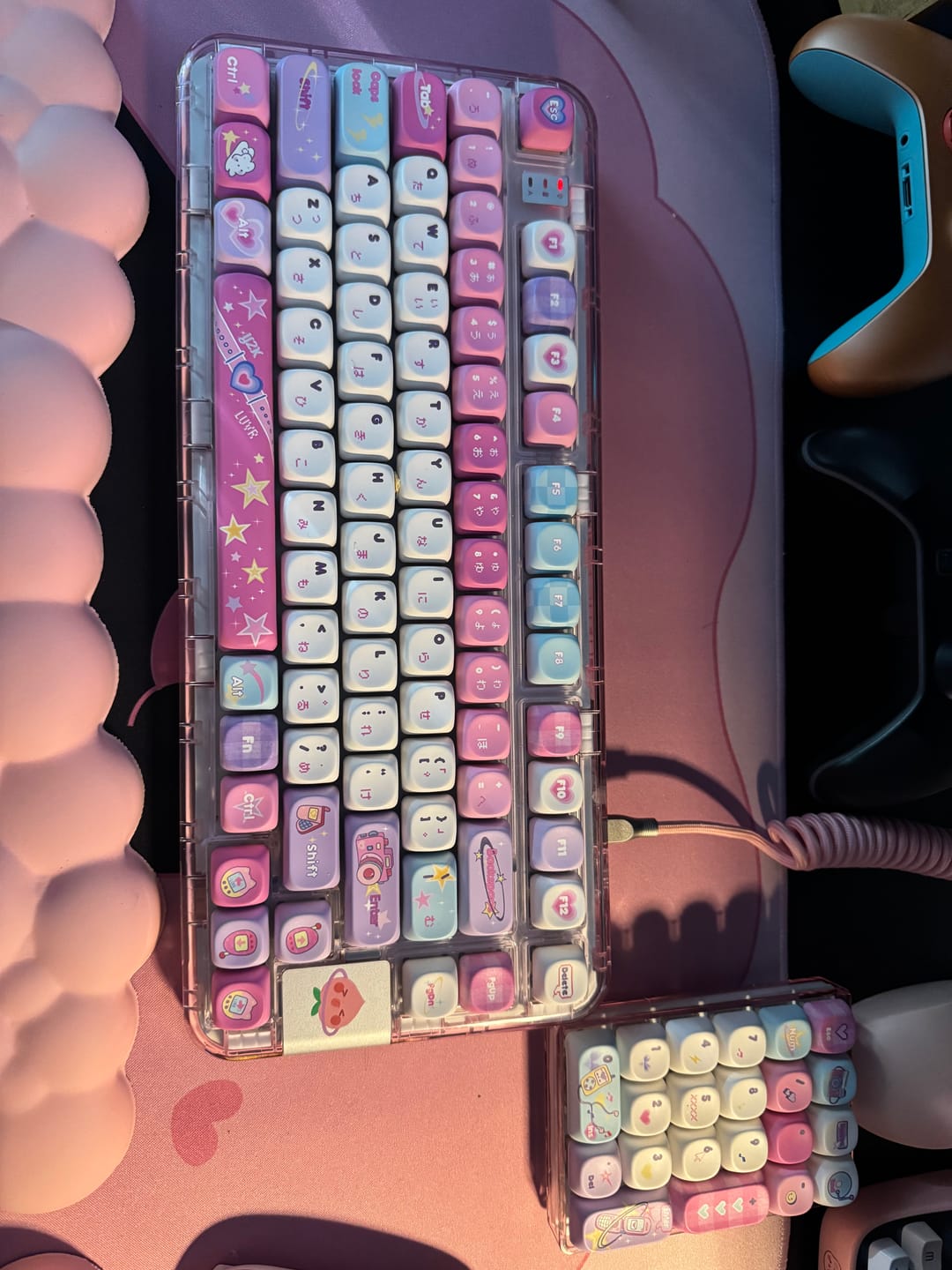 Customer photo review of KiiBOOM x Elyxirine Digital Dreams: Pastel Y2K Keycap Set