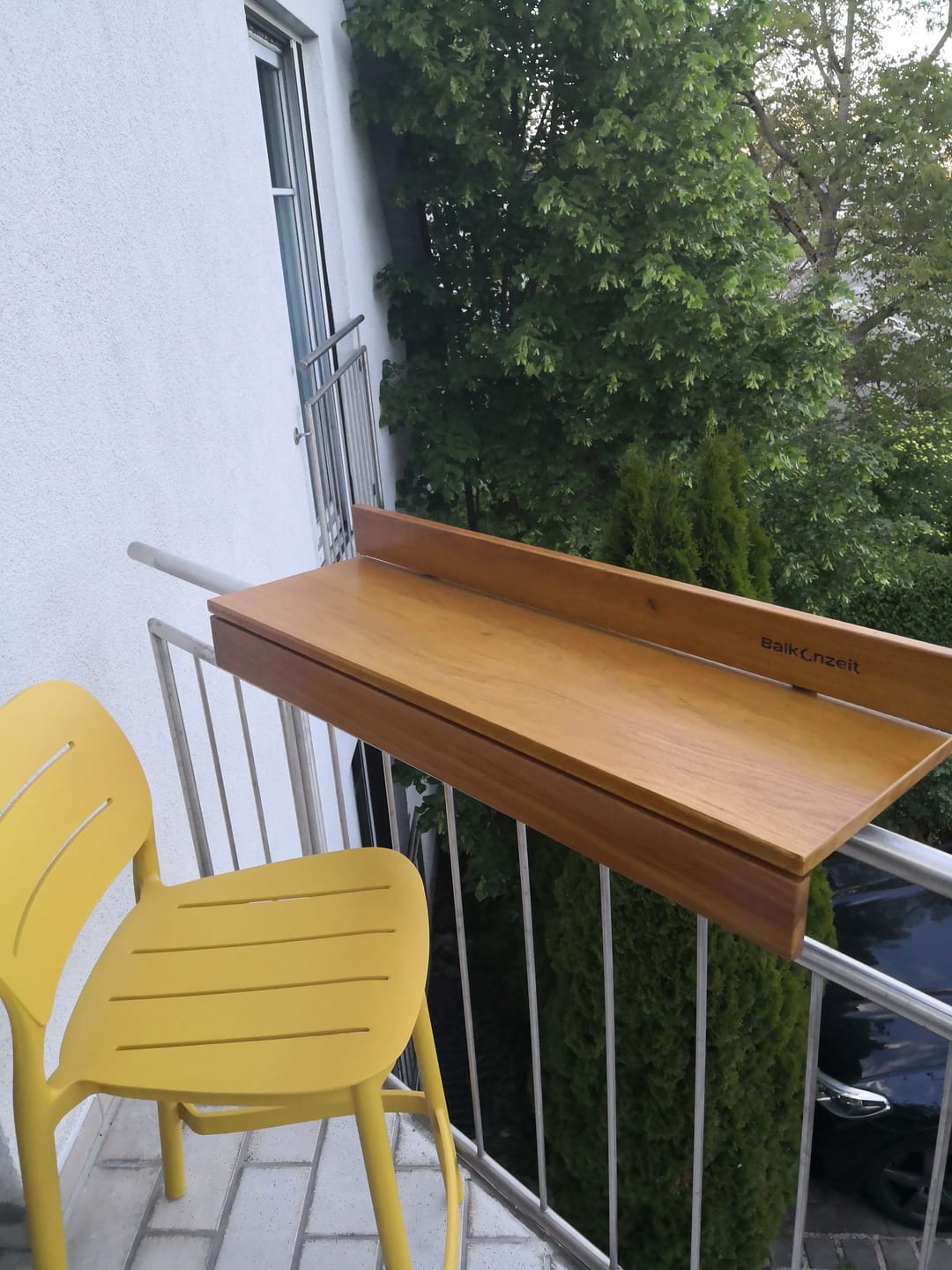 Customer photo review of Massivholz Balkongeländer-Tisch (inkl. gratis Schutzhülle)