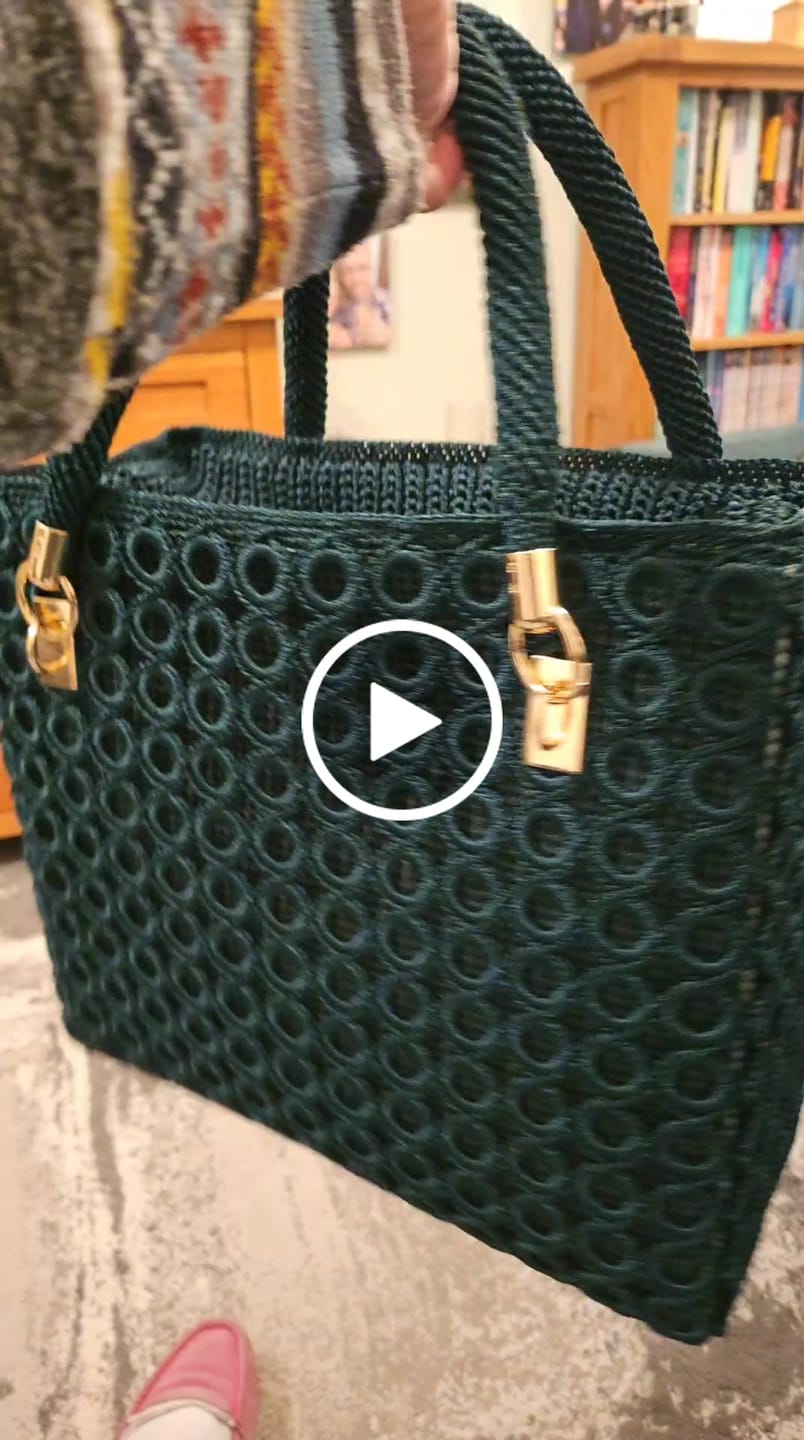 Customer video review of CrochetPark™ Garden Bee Crochet Bag Kit