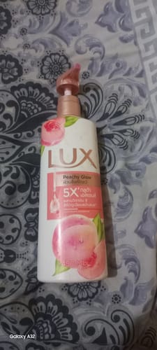 Customer photo review of Lux Cooling Peach Fragrance Body Wash 500ml