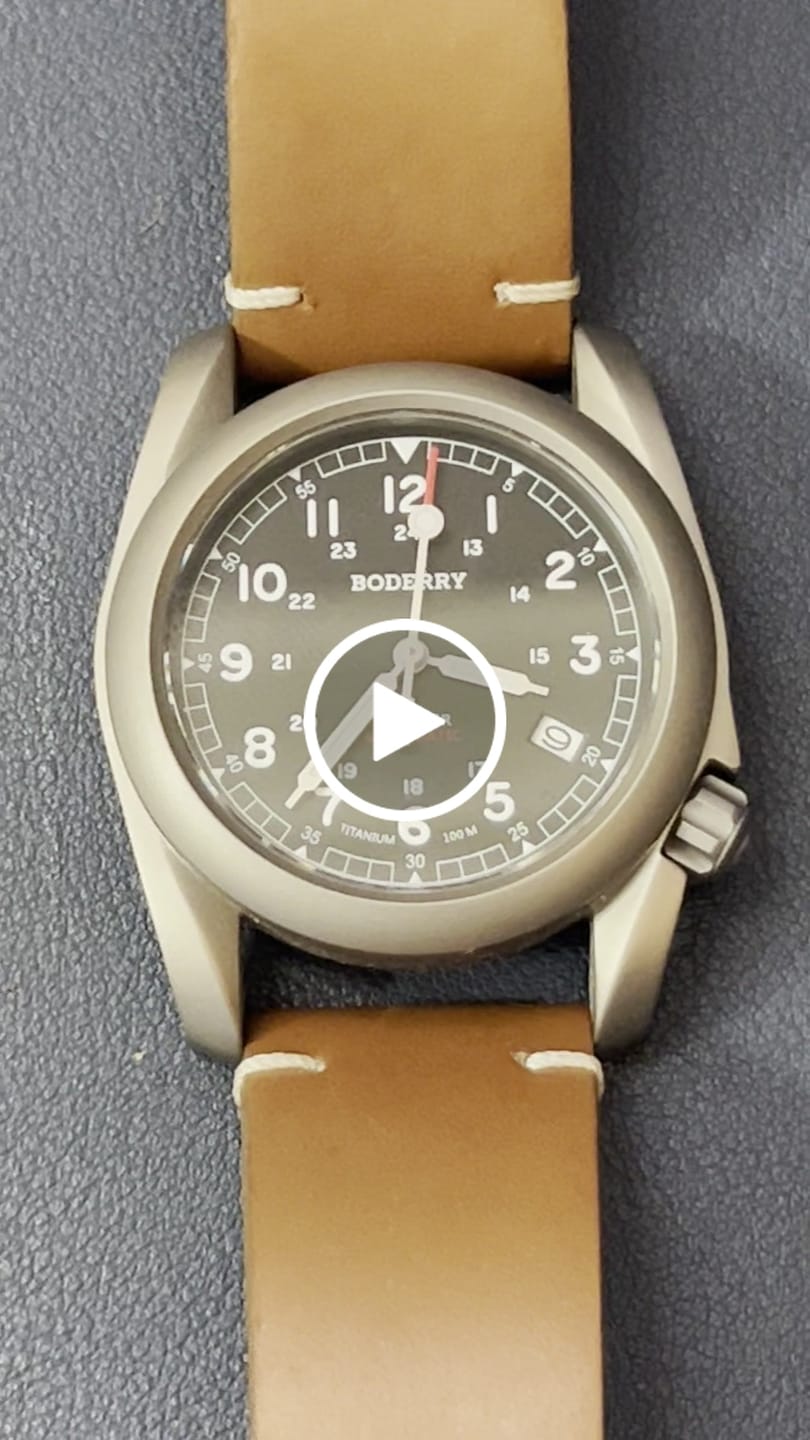 Customer video review of VOYAGER - 100M Waterproof Titanium Automatic Field Watch | Black-bracelet