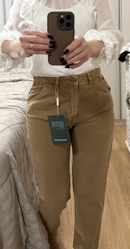 Adriana C. review of Calça Jeans Slouchy Cacau Marrom Claro image 1 out of 2